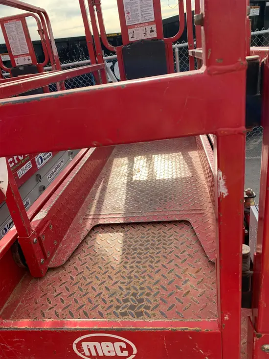 2019 MEC MICRO 26 Scissor Lift