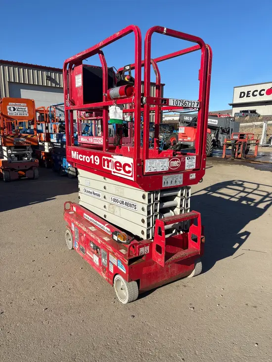 2018 MEC MICRO 19 Scissor Lift