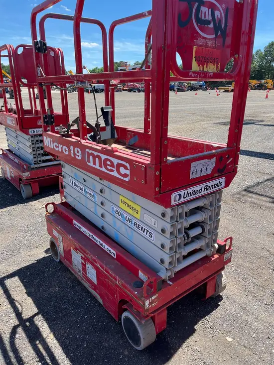 2018 MEC MICRO 19 Scissor Lift