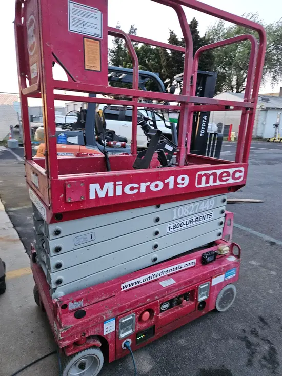 2018 MEC MICRO 19 Scissor Lift
