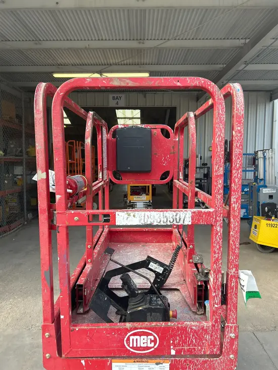 2019 MEC MICRO 19 Scissor Lift