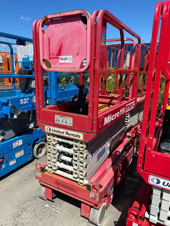 2018 MEC MICRO 19 Scissor Lift