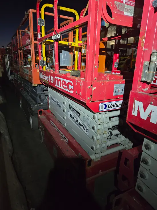 2019 MEC MICRO 19 Scissor Lift