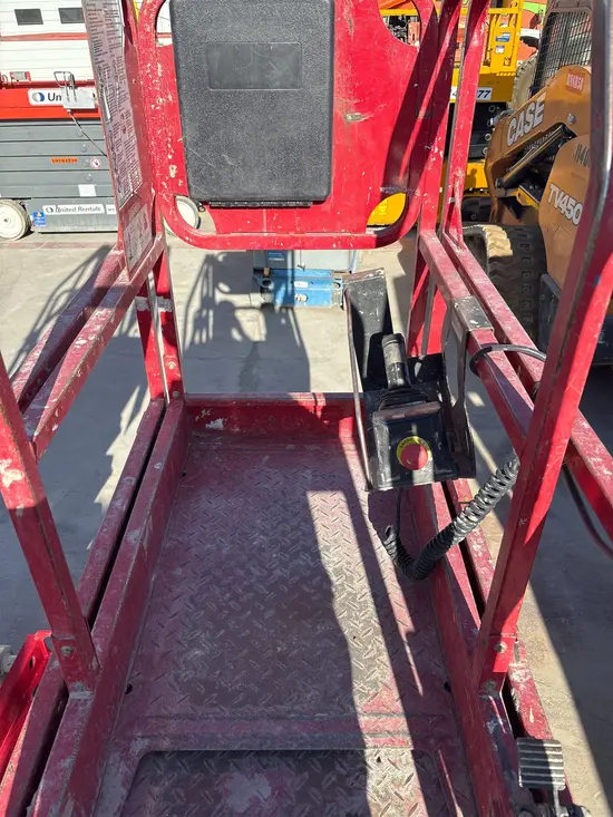 2019 MEC MICRO 19 Scissor Lift