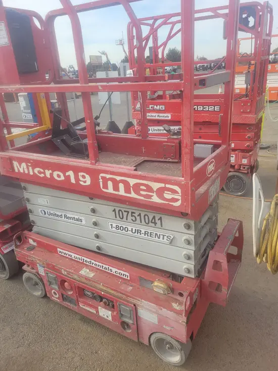 2018 MEC MICRO 19 Scissor Lift
