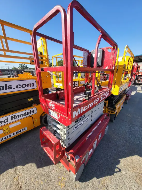 2018 MEC MICRO 19 Scissor Lift