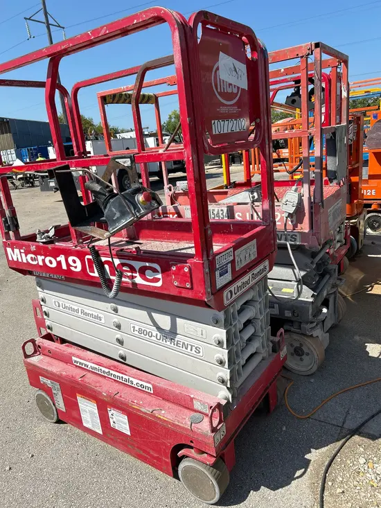 2018 MEC MICRO 19 Scissor Lift