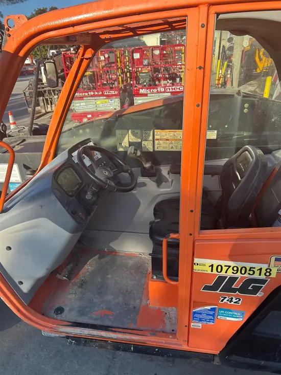 2018 JLG 742 Forklift