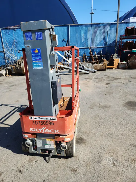 2018 Skyjack SJ16 Self-Propelled One-Person Lift