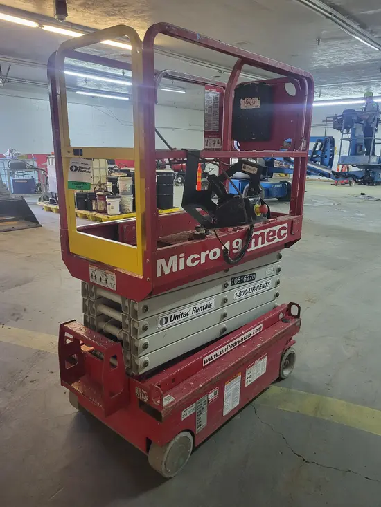 2018 MEC MICRO 19 Scissor Lift
