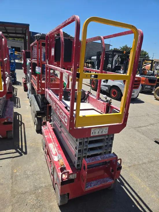 2019 MEC MICRO 19 Scissor Lift