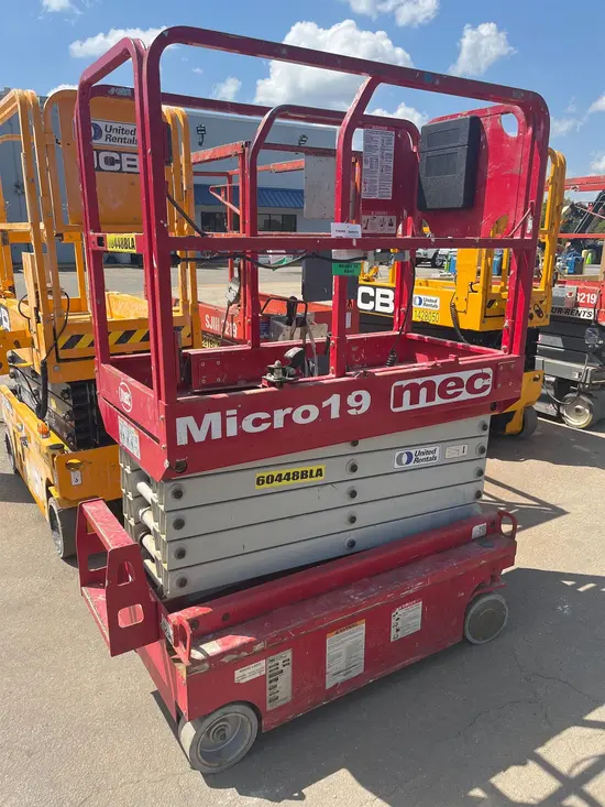 2018 MEC MICRO 19 Scissor Lift