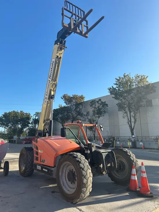 2018 JLG 742 Forklift