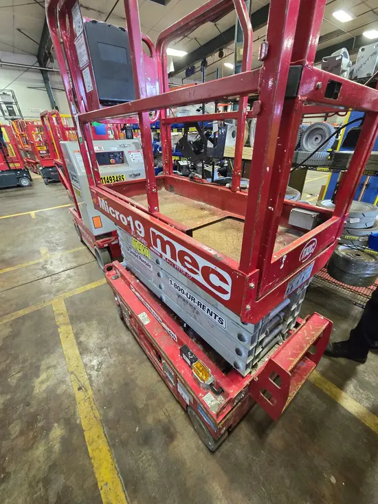 2018 MEC MICRO 19 Scissor Lift