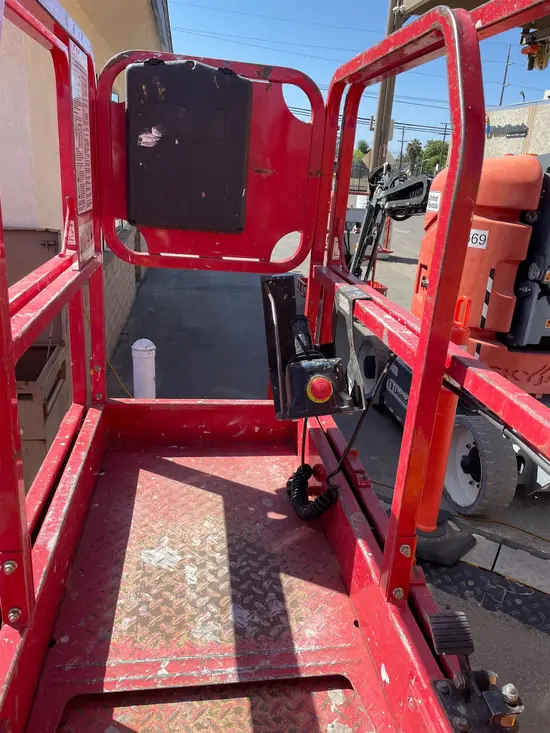 2019 MEC MICRO 19 Scissor Lift