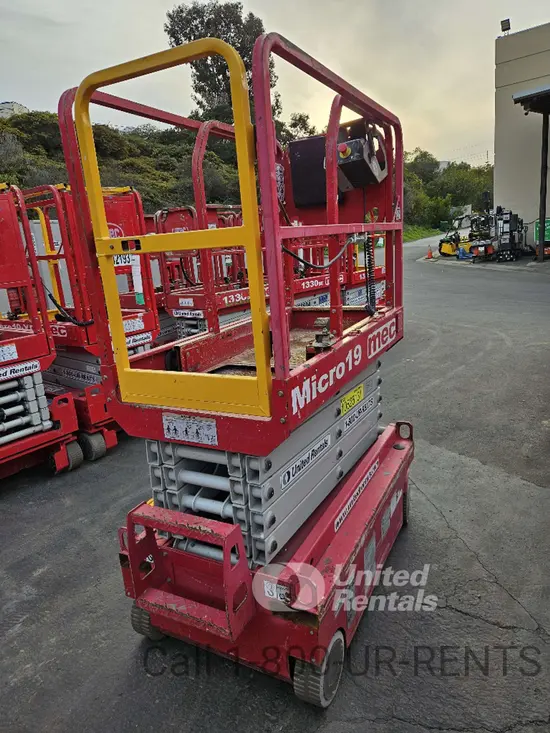 2018 MEC MICRO 19 Scissor Lift