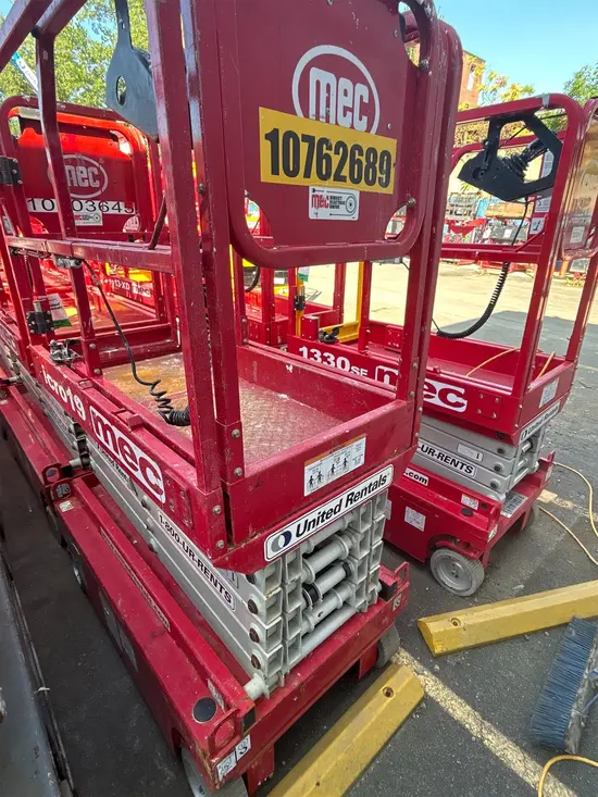 2018 MEC MICRO 19 Scissor Lift