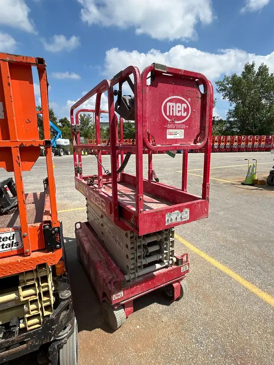 2018 MEC MICRO 19 Scissor Lift