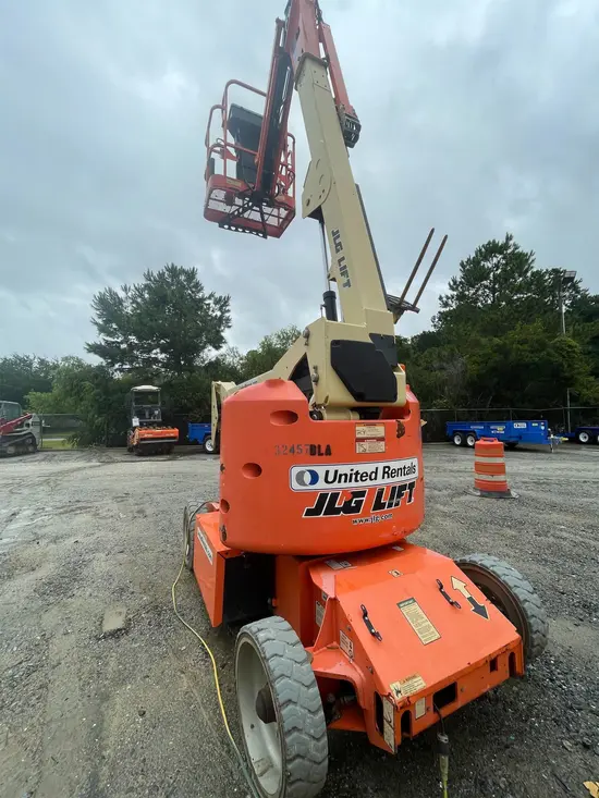 2016 JLG E400AJPN Articulating Boom Lift