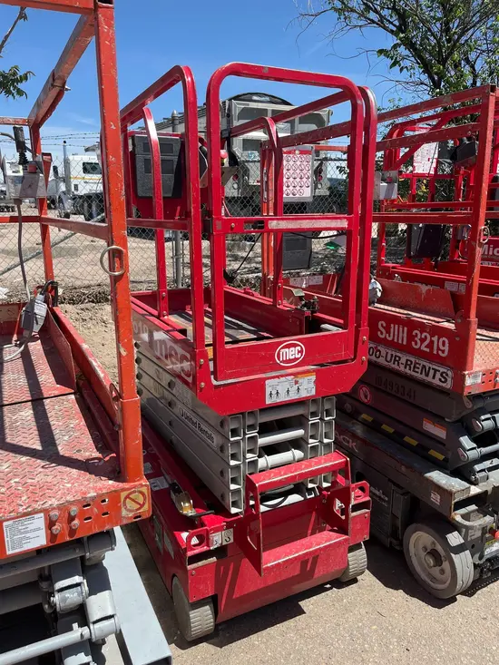 2018 MEC MICRO 19 Scissor Lift