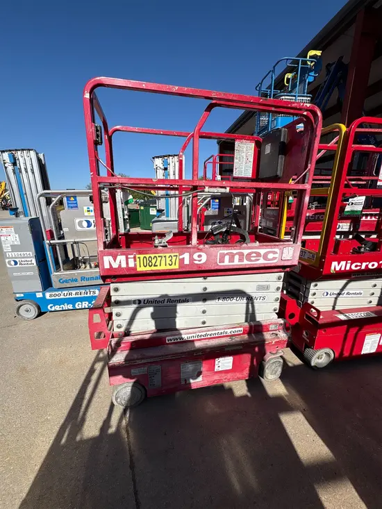 2018 MEC MICRO 19 Scissor Lift