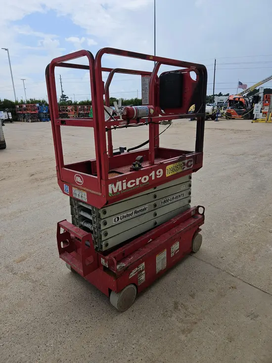 2019 MEC MICRO 19 Scissor Lift