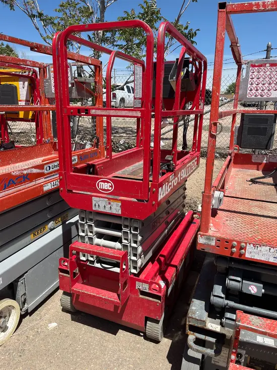 2018 MEC MICRO 19 Scissor Lift