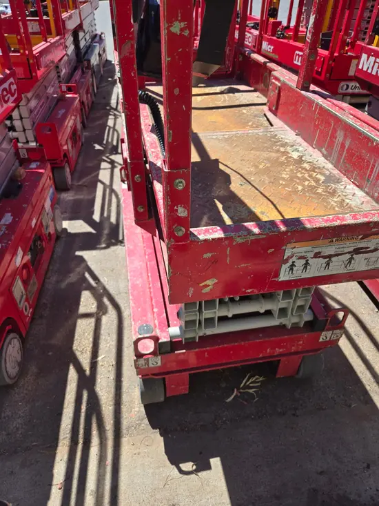 2018 MEC MICRO 19 Scissor Lift
