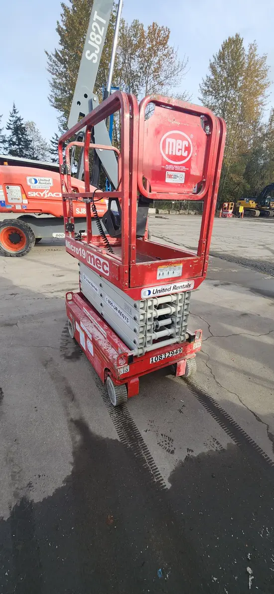 2018 MEC MICRO 19 Scissor Lift