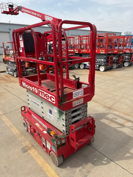 2019 MEC MICRO 19 Scissor Lift