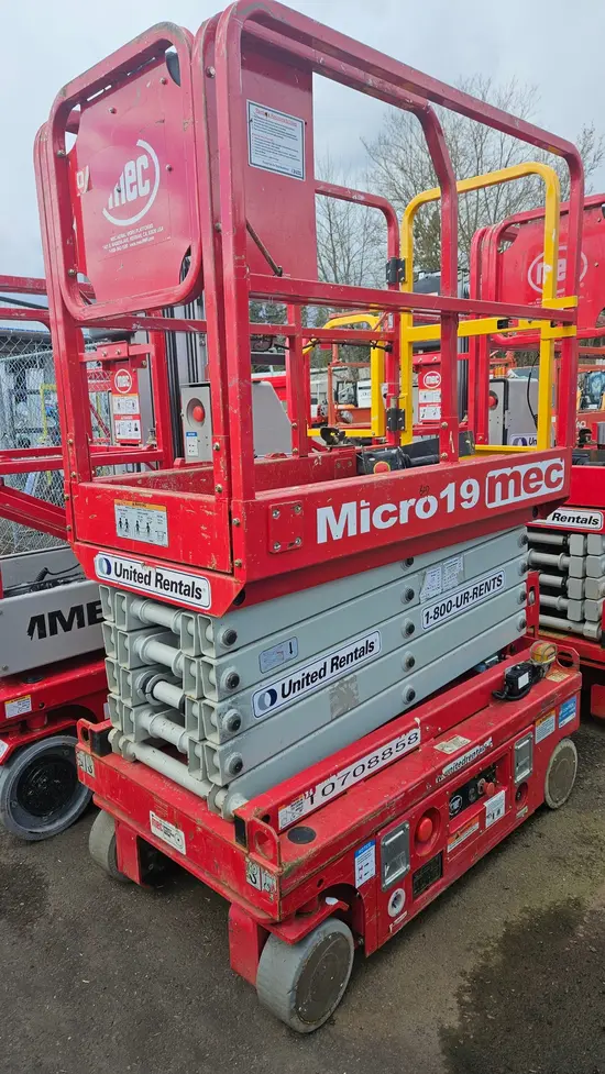2018 MEC MICRO 19 Scissor Lift