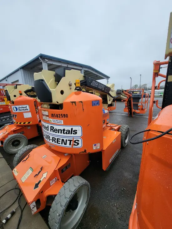 2017 JLG E400AJPN Articulating Boom Lift