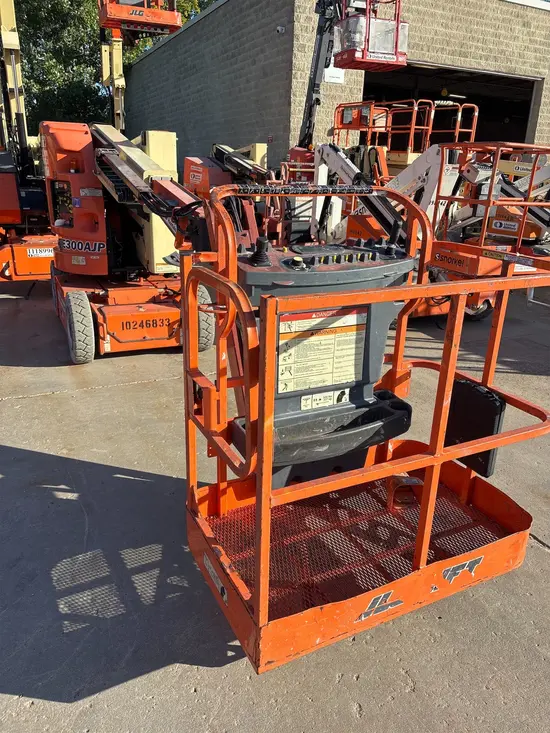 2014 JLG E300AJP Articulating Boom Lift