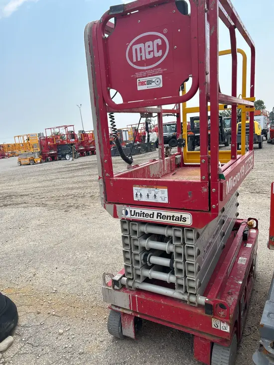 2018 MEC MICRO 19 Scissor Lift