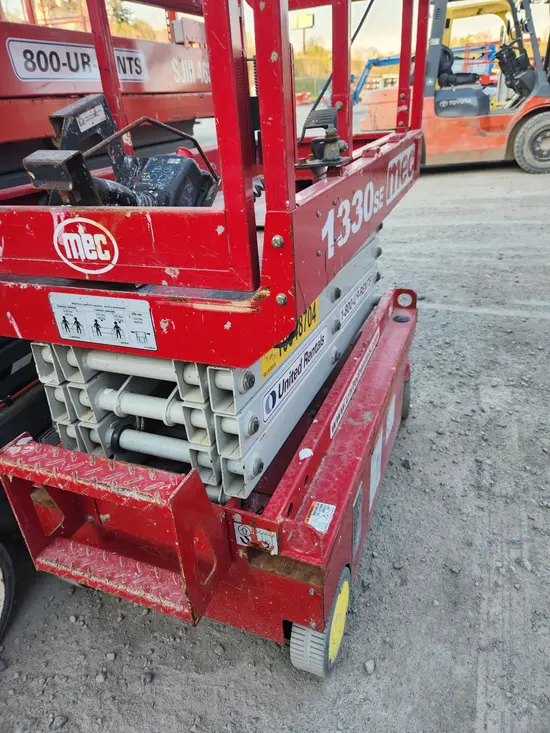 2017 MEC 1330SE Scissor Lift