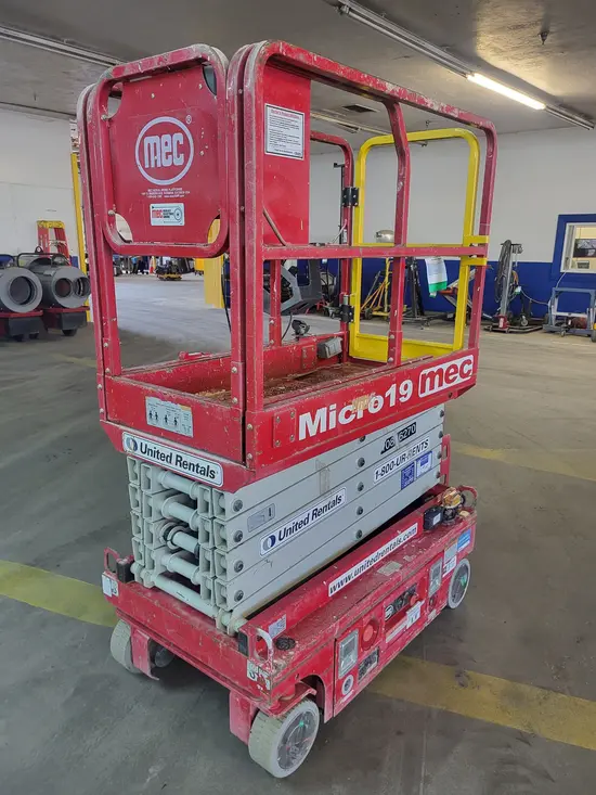 2018 MEC MICRO 19 Scissor Lift