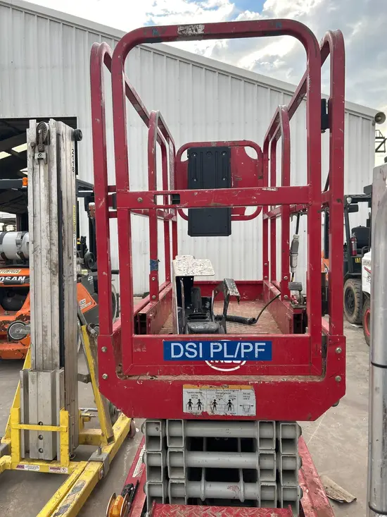 2019 MEC MICRO 19 Scissor Lift