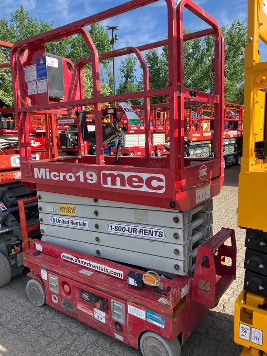 2018 MEC MICRO 19 Scissor Lift