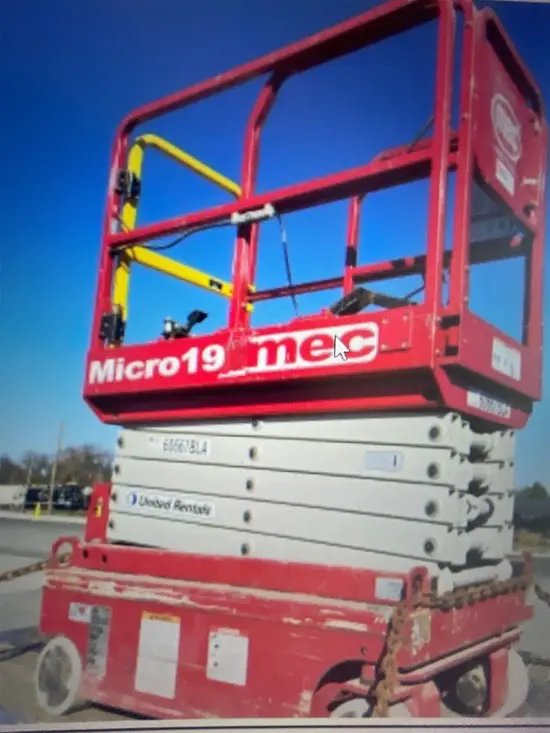 2018 MEC MICRO 19 Scissor Lift