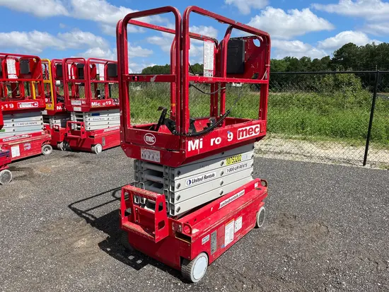 2018 MEC MICRO 19 Scissor Lift