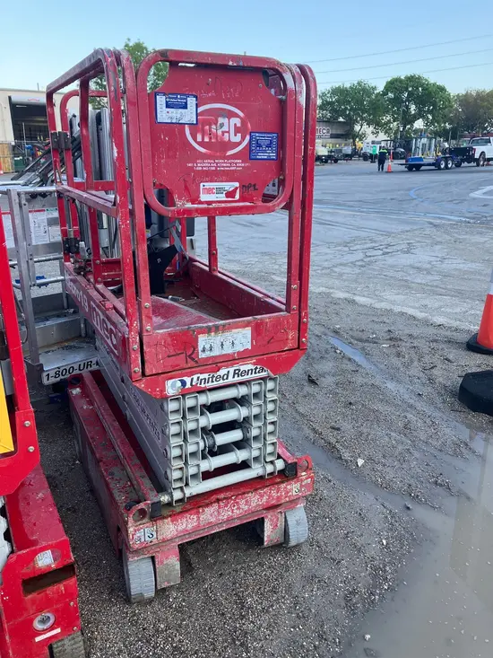 2018 MEC MICRO 19 Scissor Lift