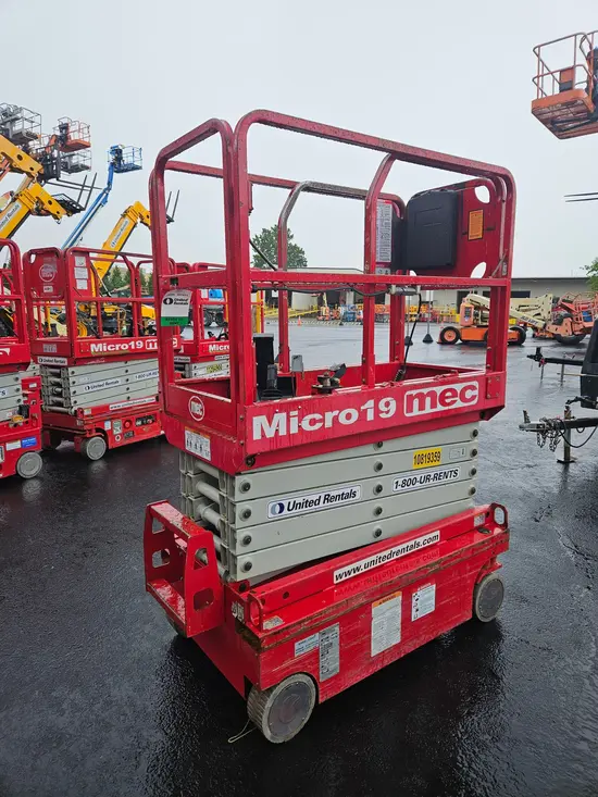 2018 MEC MICRO 19 Scissor Lift