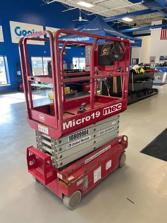 2018 MEC MICRO 19 Scissor Lift