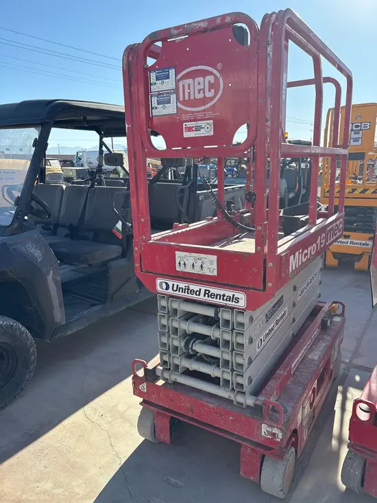 2019 MEC MICRO 19 Scissor Lift