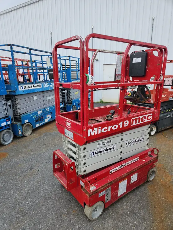 2018 MEC MICRO 19 Scissor Lift