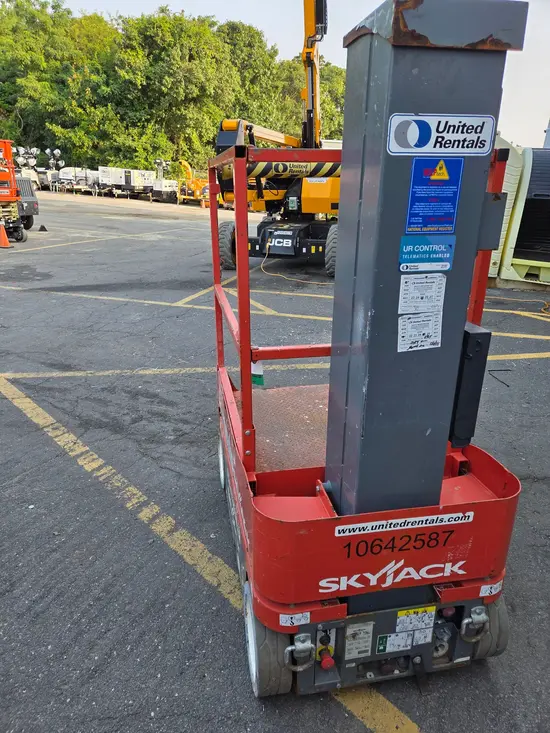 2017 Skyjack SJ12 Self-Propelled One-Person Lift