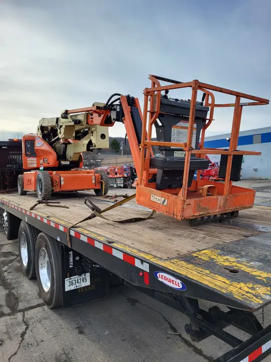 2014 JLG E400AJPN Articulating Boom Lift