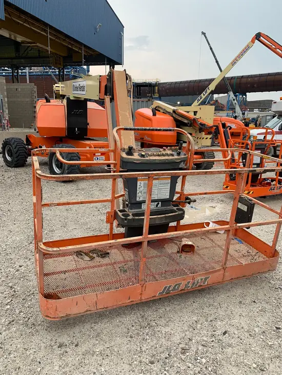 2013 JLG 800AJ Articulating Boom Lift