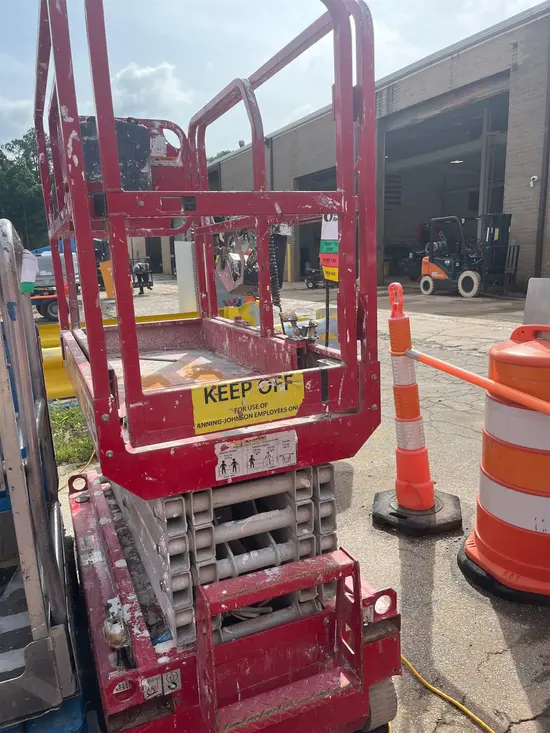 2018 MEC MICRO 19 Scissor Lift