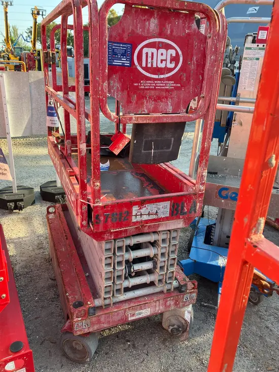 2018 MEC MICRO 19 Scissor Lift